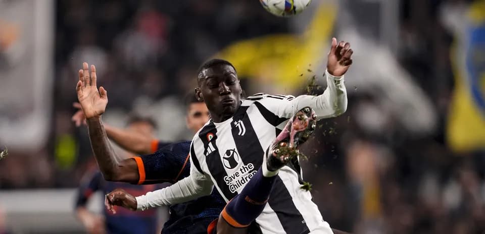 Jugador de Juventus en acción durante el partido