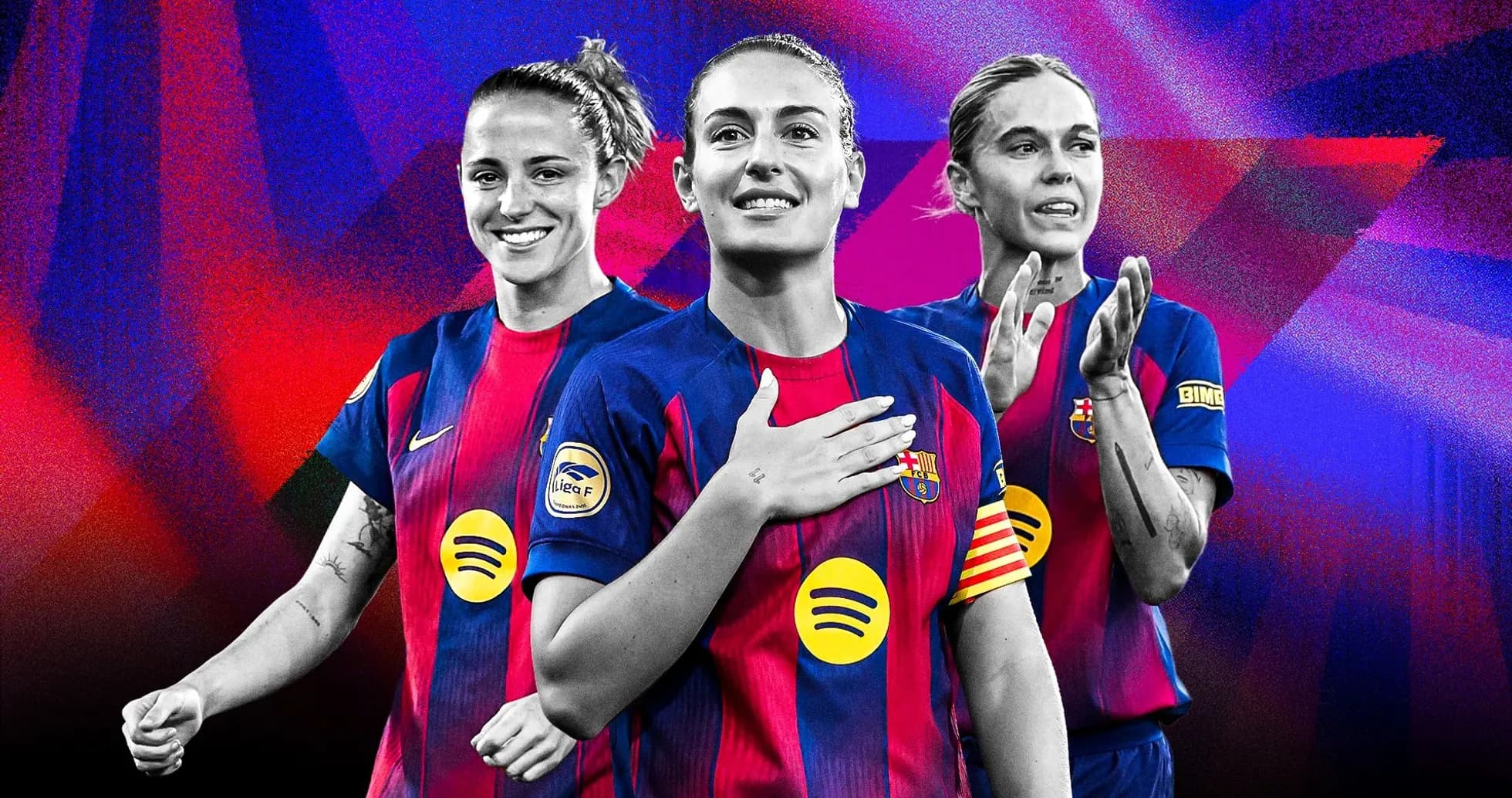 Jugadoras del FC Barcelona posando con camisetas del equipo