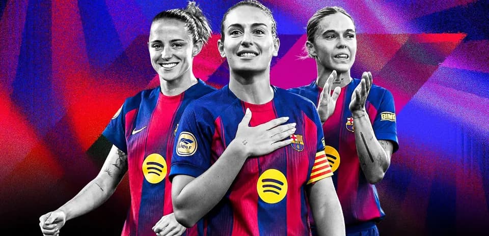 Jugadoras del FC Barcelona posando con camisetas del equipo