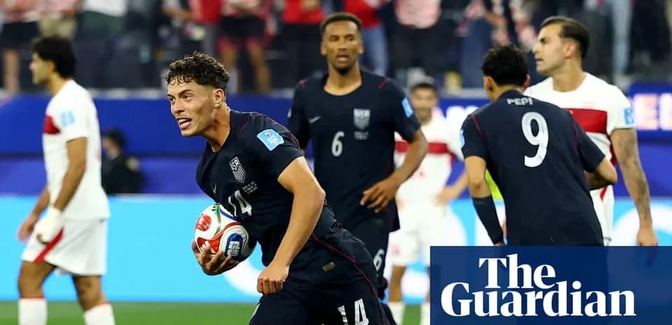 Jugador de Estados Unidos celebrando un gol en partido