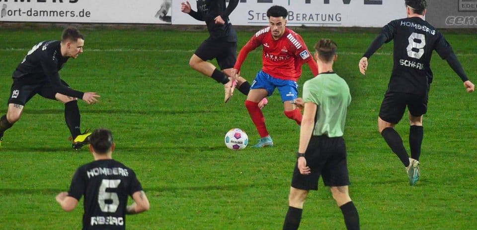 Jugadores de Homberg y Kleve en el partido