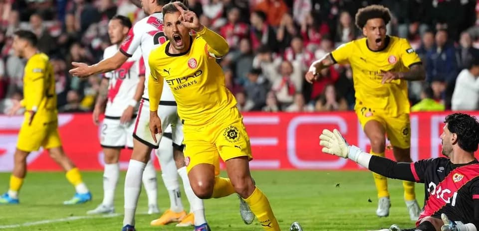 Jugador celebrando un gol en partido de fútbol