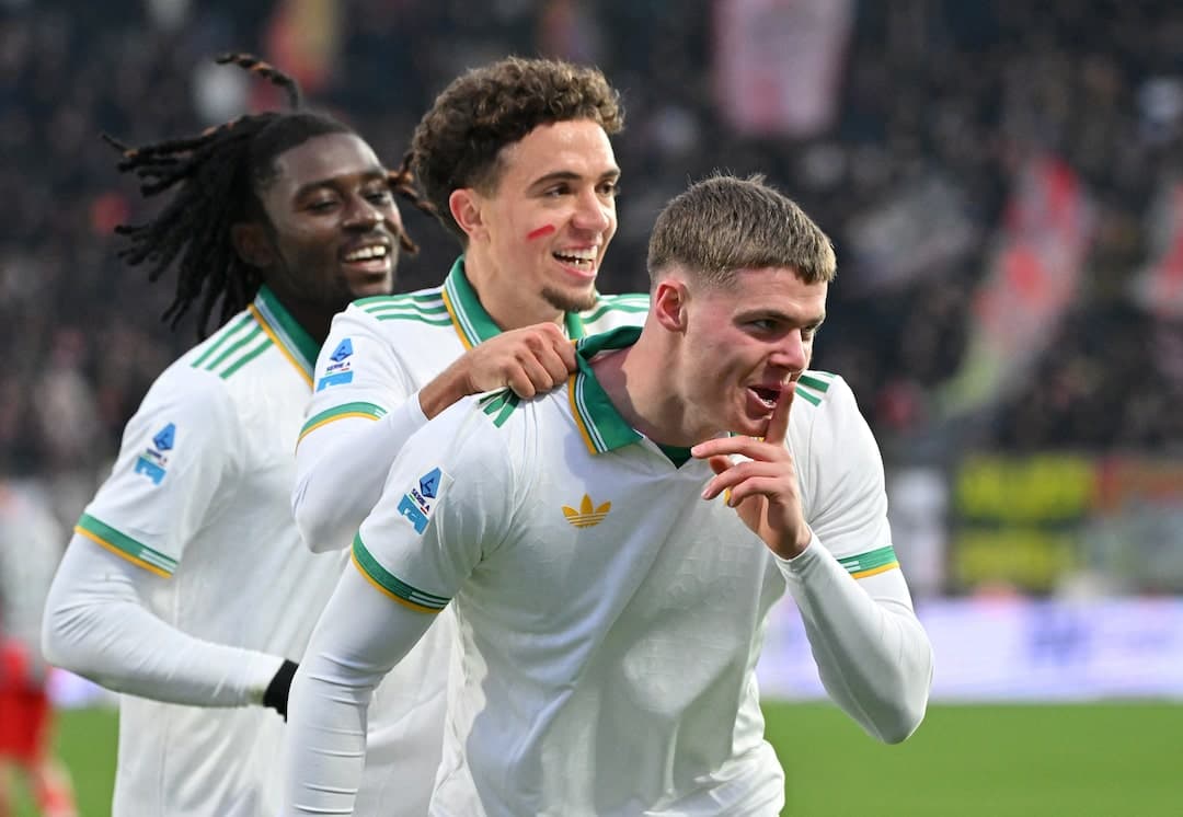 Jugadores de Cremonese celebrando un gol