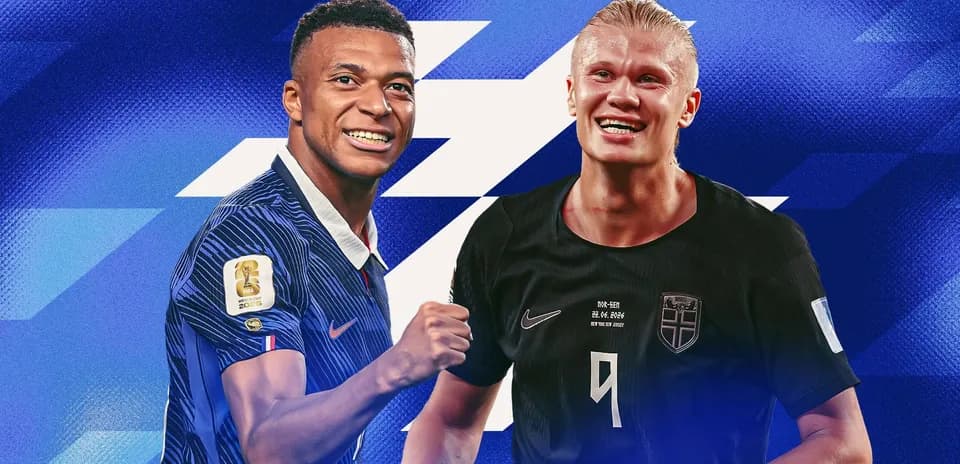 Kylian Mbappé y Erling Haaland posando sonrientes