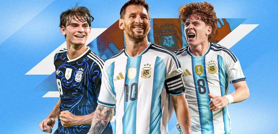 Jugadores de Argentina posando con camisetas del equipo