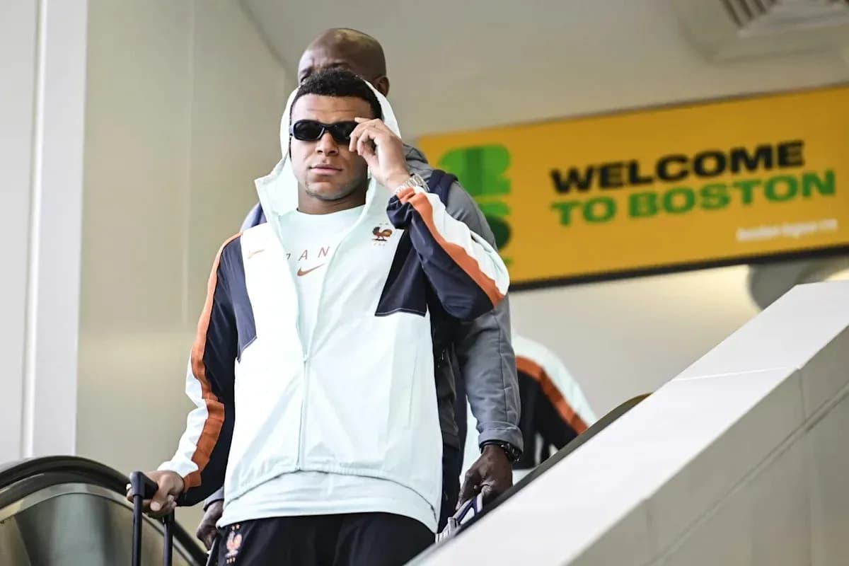Jugador saliendo de la escalera mecánica en Boston