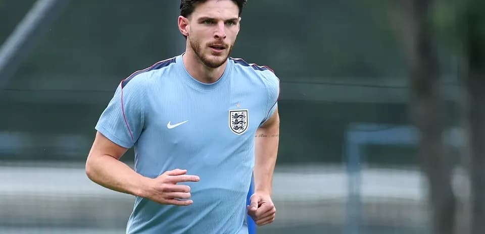 Jugador corriendo durante entrenamiento de selección inglesa