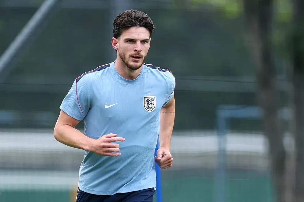 Jugador corriendo durante entrenamiento de selección inglesa