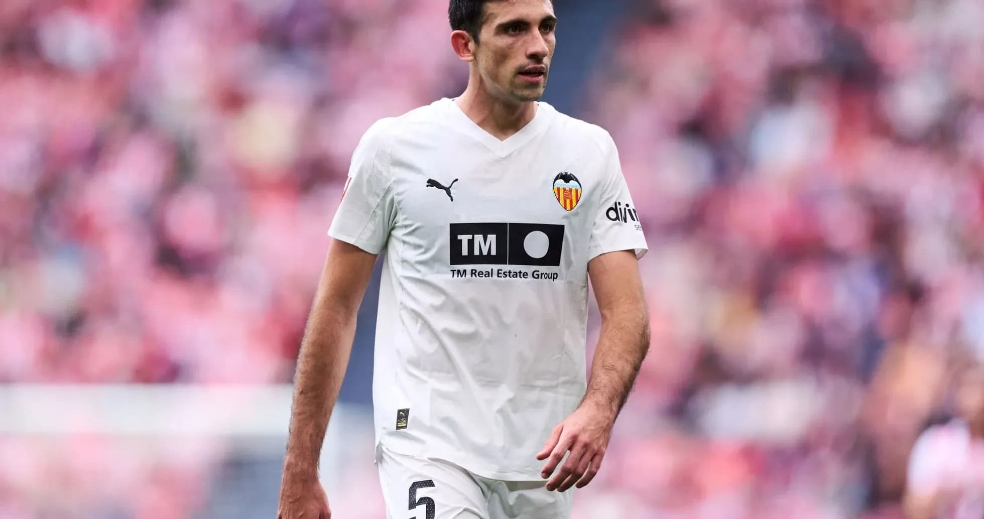 Jugador de Valencia en partido de fútbol