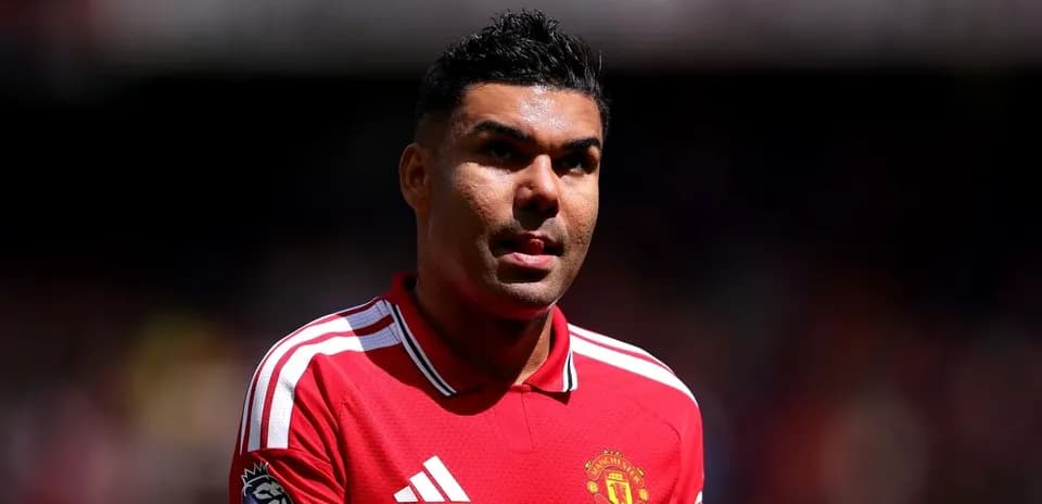 Jugador de Manchester United en uniforme rojo