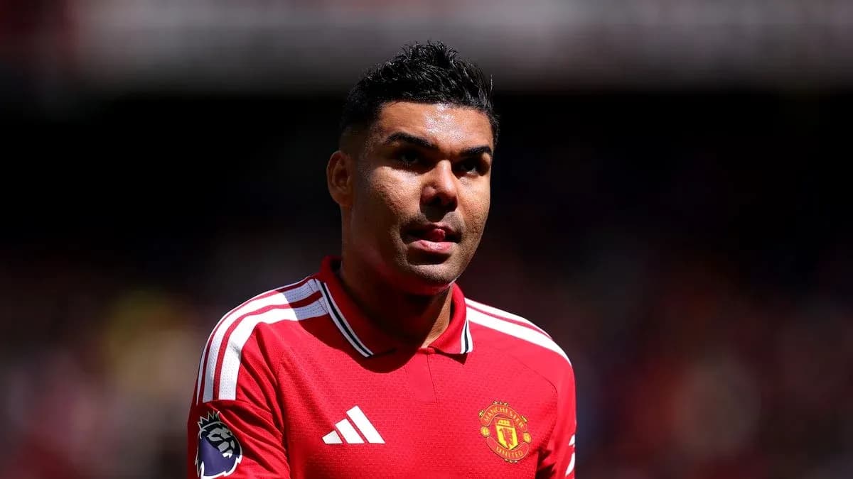Jugador de Manchester United en uniforme rojo