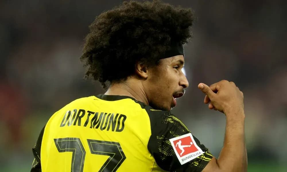 Jugador de Dortmund mostrando el número 77