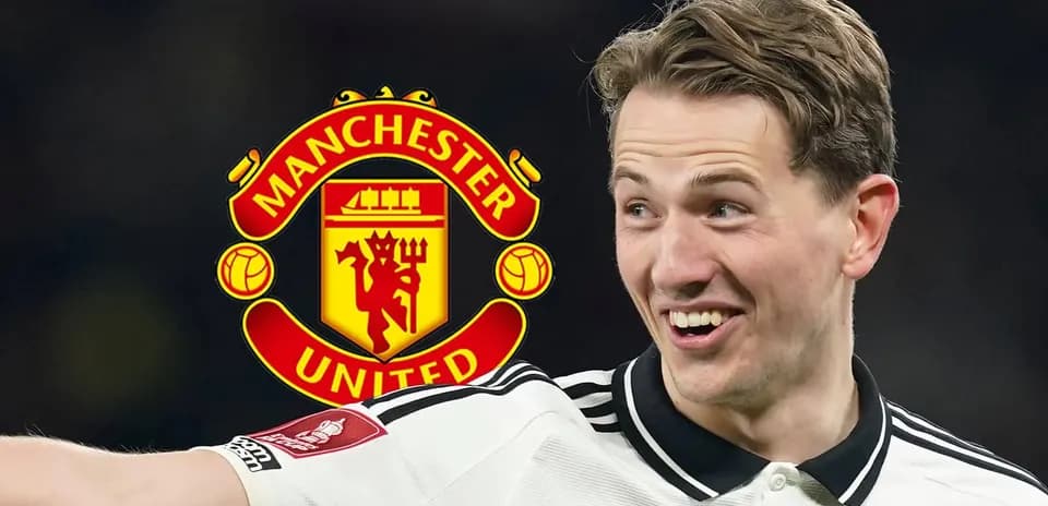 Jugador de Manchester United sonriendo durante un partido