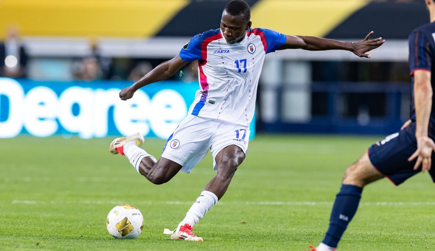 Jugador de Haití en acción durante el partido