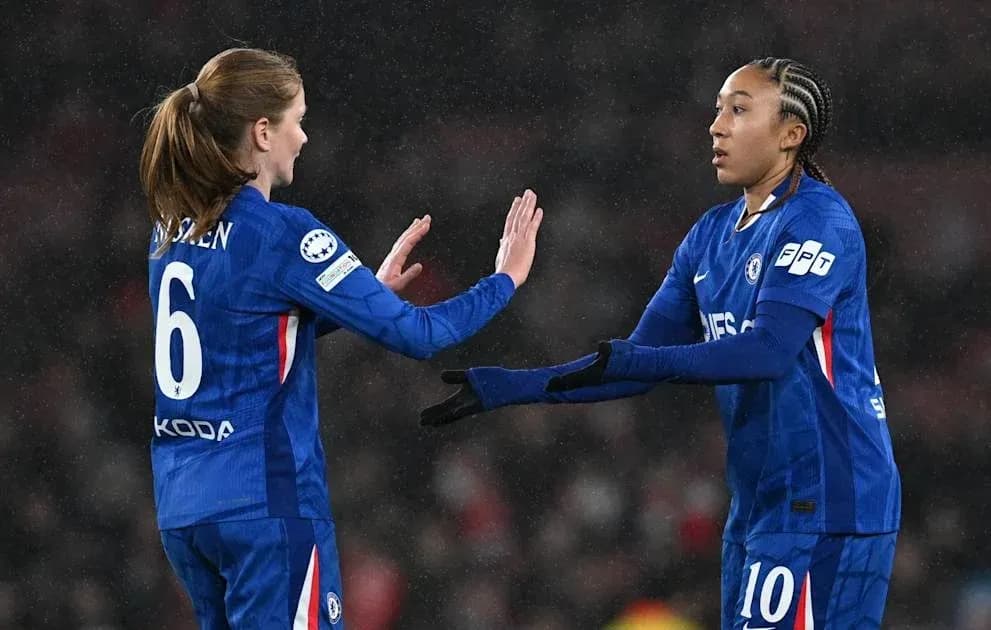 Jugadoras de Chelsea celebrando en el campo de juego