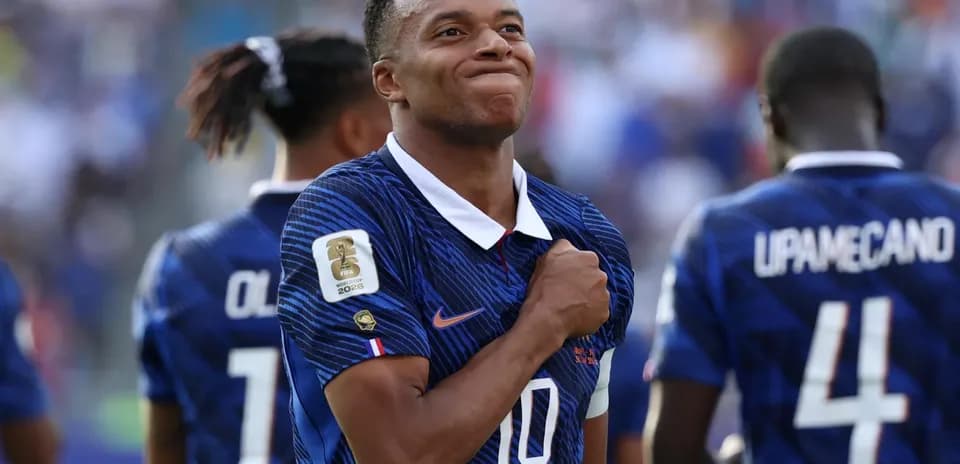 Kylian Mbappé celebrando con la selección francesa