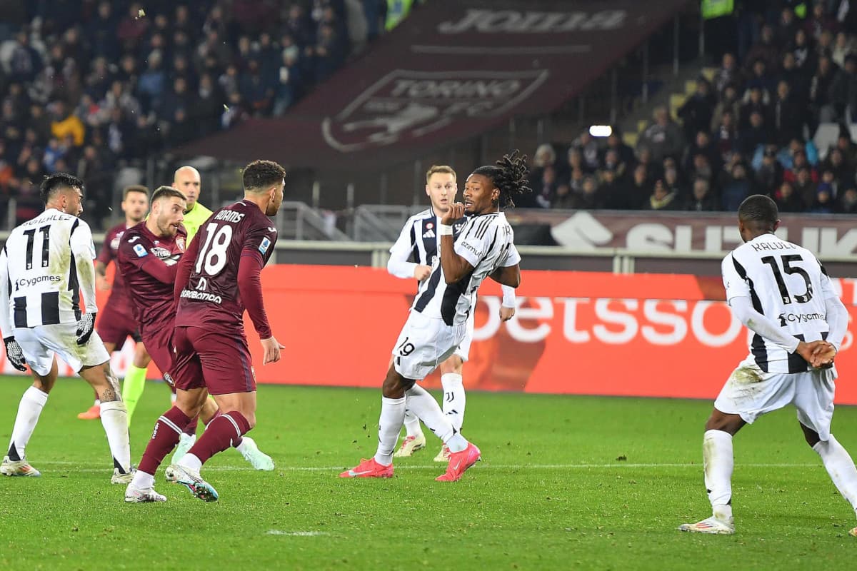 Jugadores de Torino y Juventus en acción