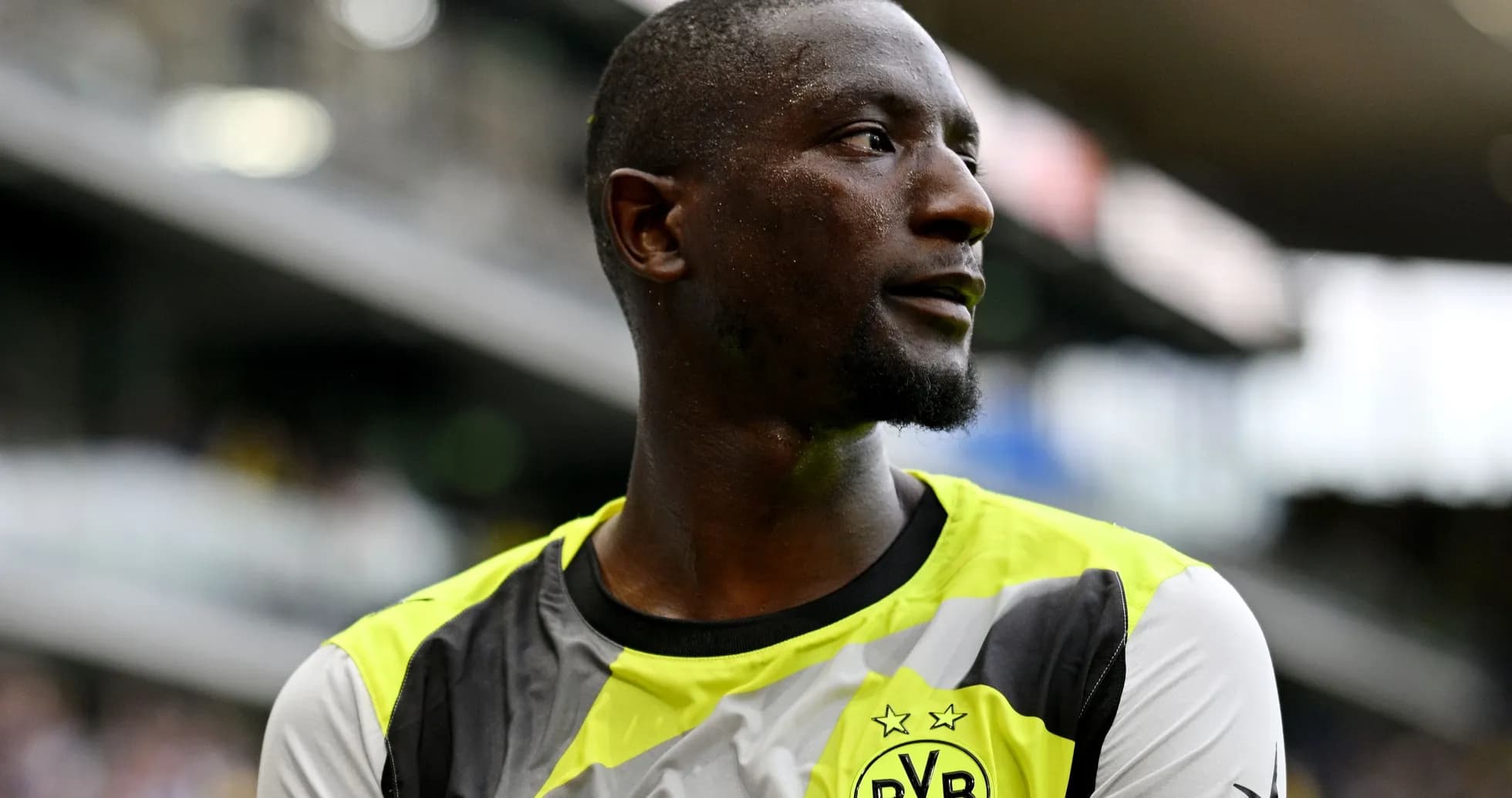 Jugador de Borussia Dortmund en el campo