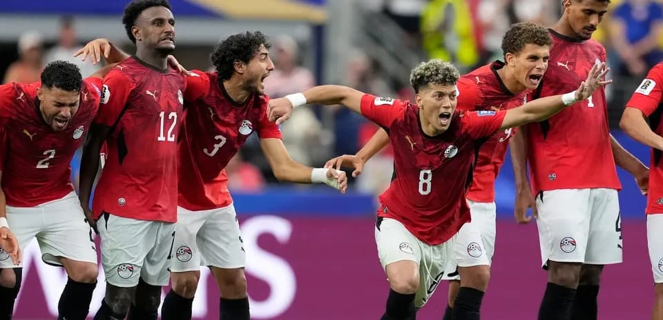 Jugadores de Egipto celebrando un gol en partido