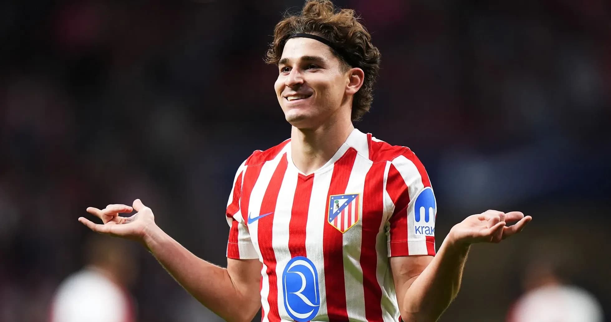 Jugador de Atlético de Madrid con gesto de confusión