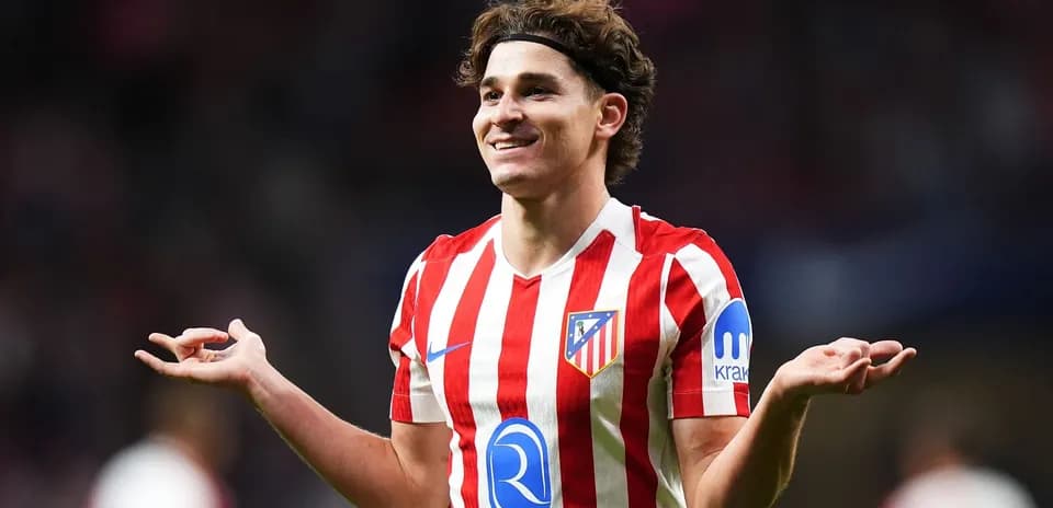 Jugador de Atlético de Madrid con gesto de confusión
