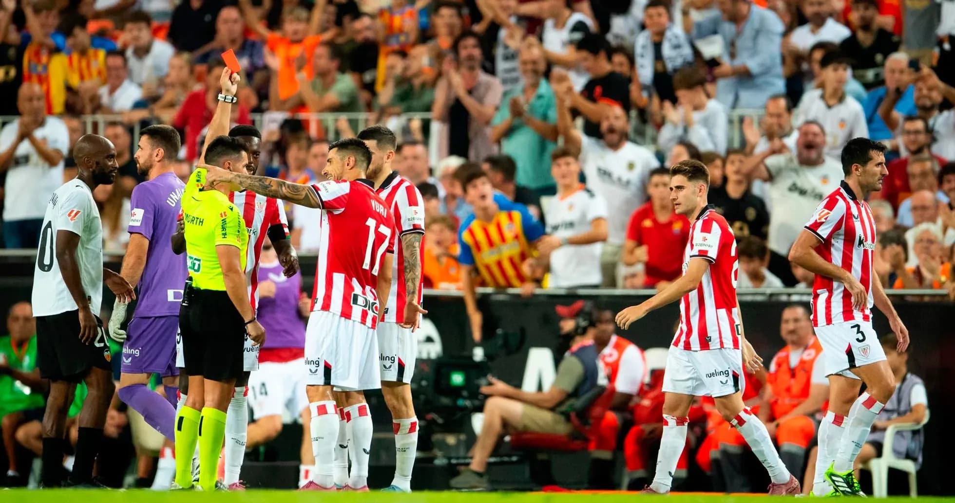 Tarjeta roja mostrada en partido Athletic Club-Valencia