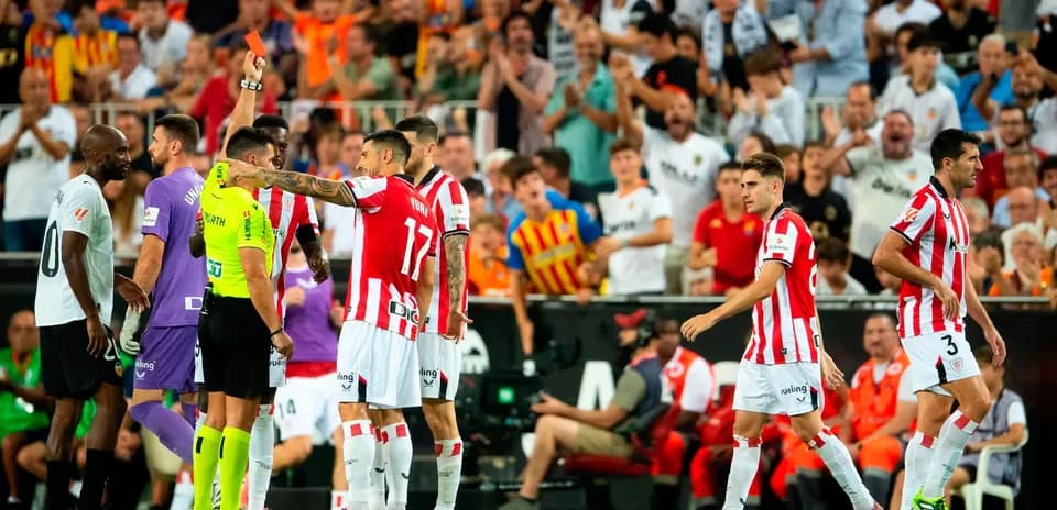 Tarjeta roja mostrada en partido Athletic Club-Valencia