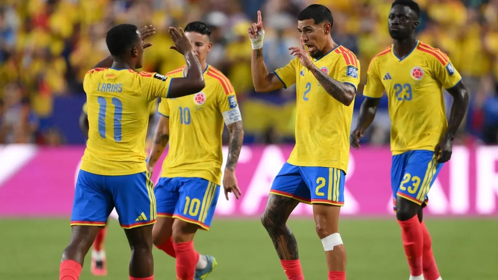 Jugadores de Colombia celebrando un gol en partido