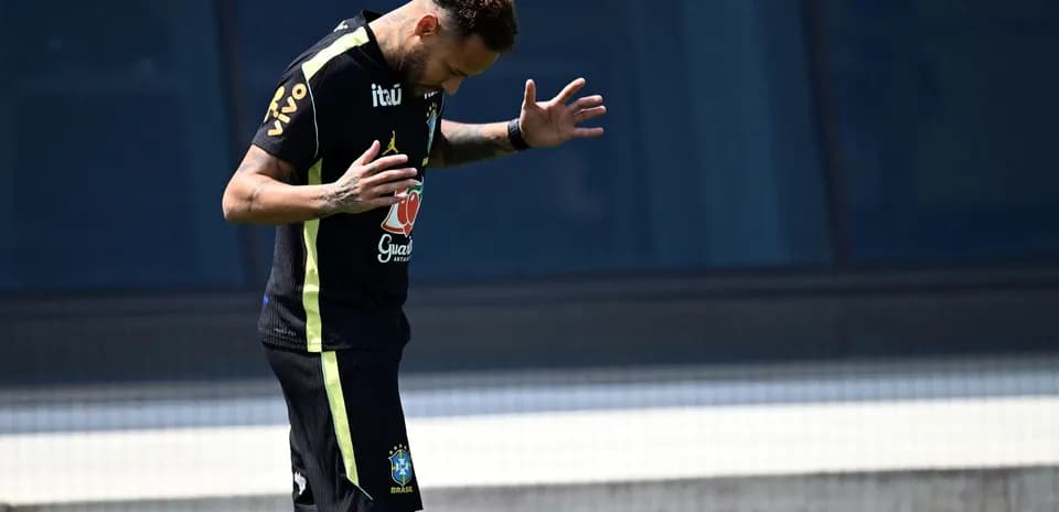 Neymar entrenando con la selección brasileña