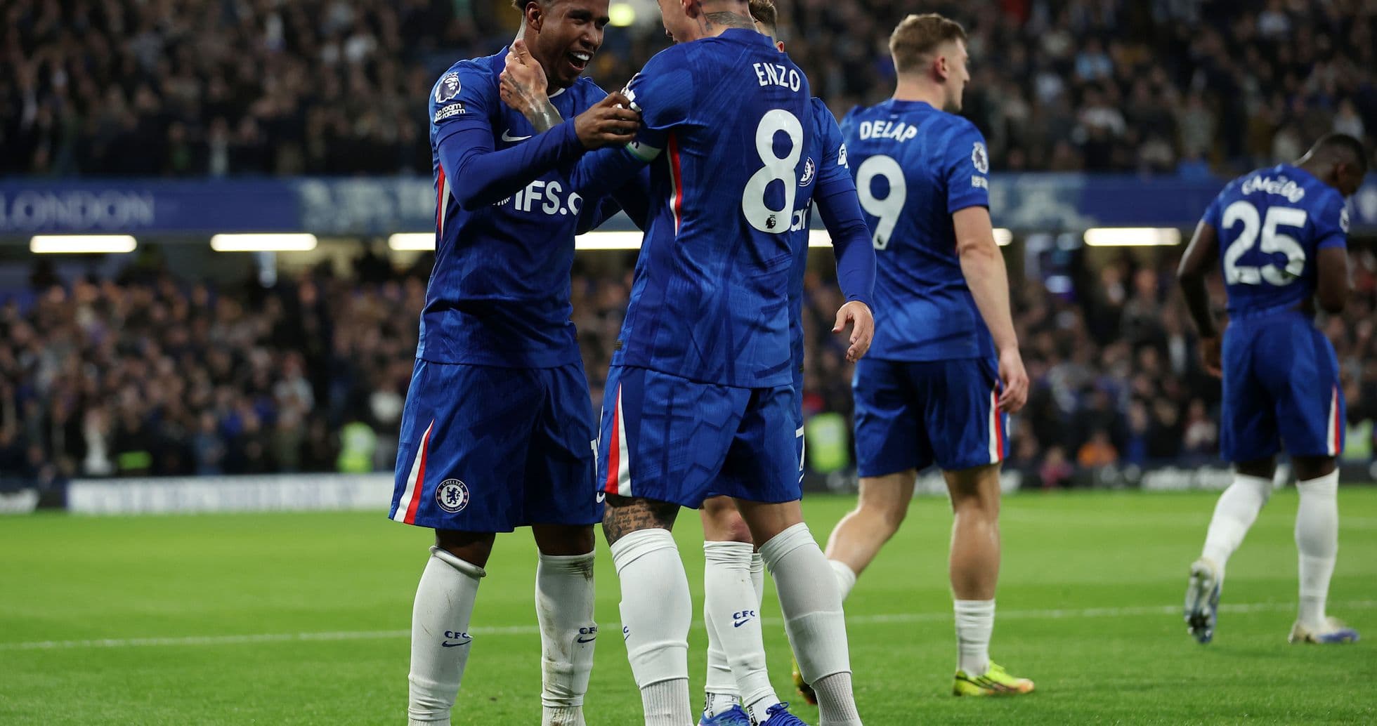 Jugadores del Chelsea celebrando un gol