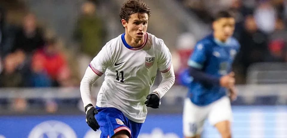 Jugador de Estados Unidos corriendo durante un partido