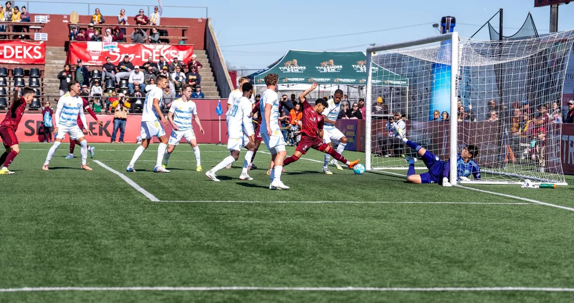 Gol de Sporting JAX durante el partido