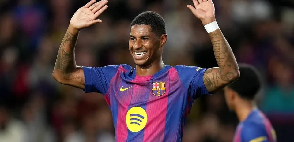 Jugador de Barcelona saludando a la afición
