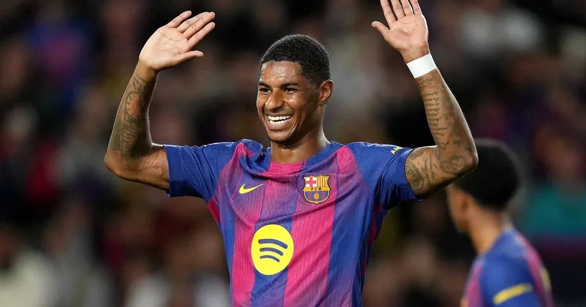 Jugador de Barcelona saludando a la afición