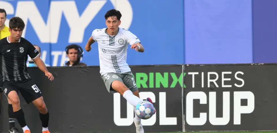 Jugador de Hartford Athletic durante el partido