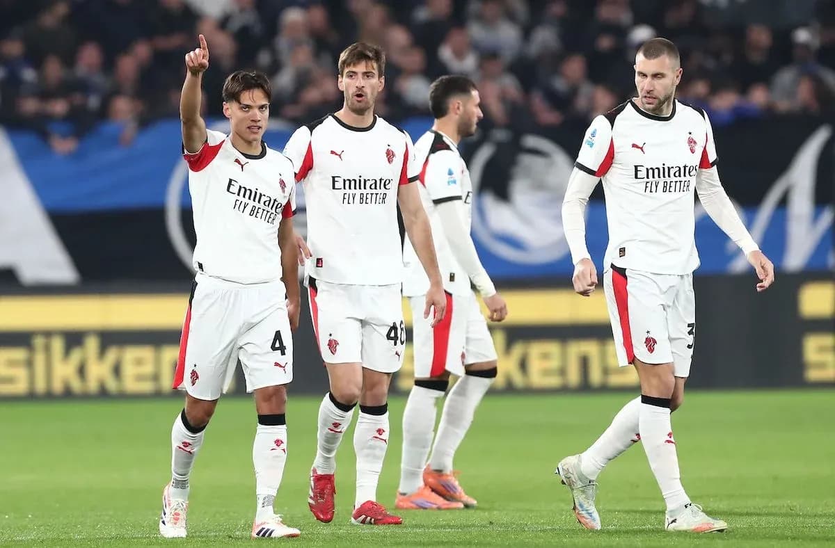 Jugadores de AC Milan celebrando un gol
