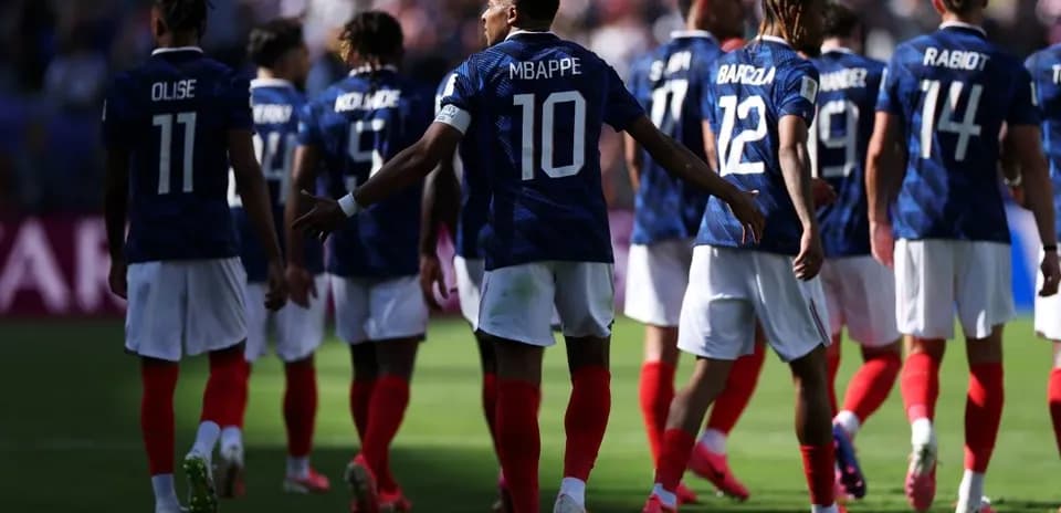Jugadores de Francia en el campo durante un partido