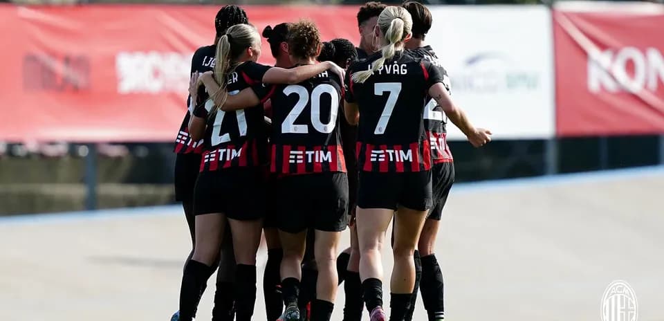 Jugadoras de AC Milan W celebrando un gol