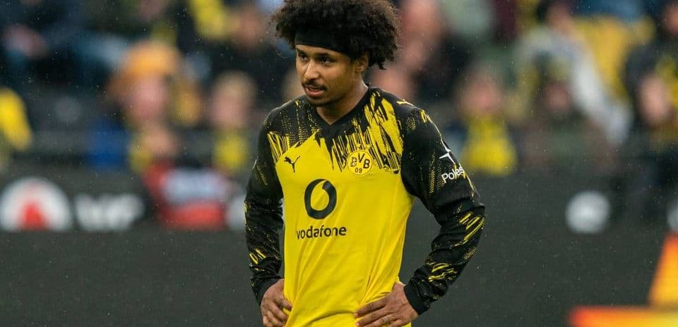 Jugador de Borussia Dortmund en el campo de juego