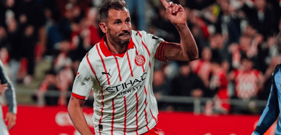 Jugador de Girona celebra un gol en La Liga