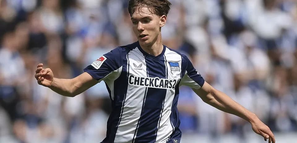 Jugador de Hertha BSC corriendo durante el partido