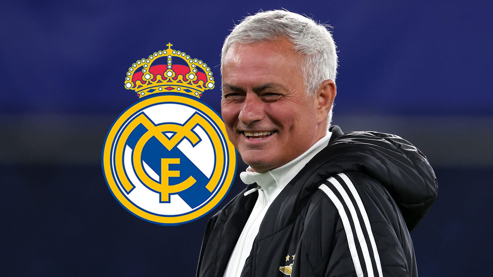 José Mourinho sonriendo frente al logo del Real Madrid José Mourinho sonriendo frente al logo del Real Madrid