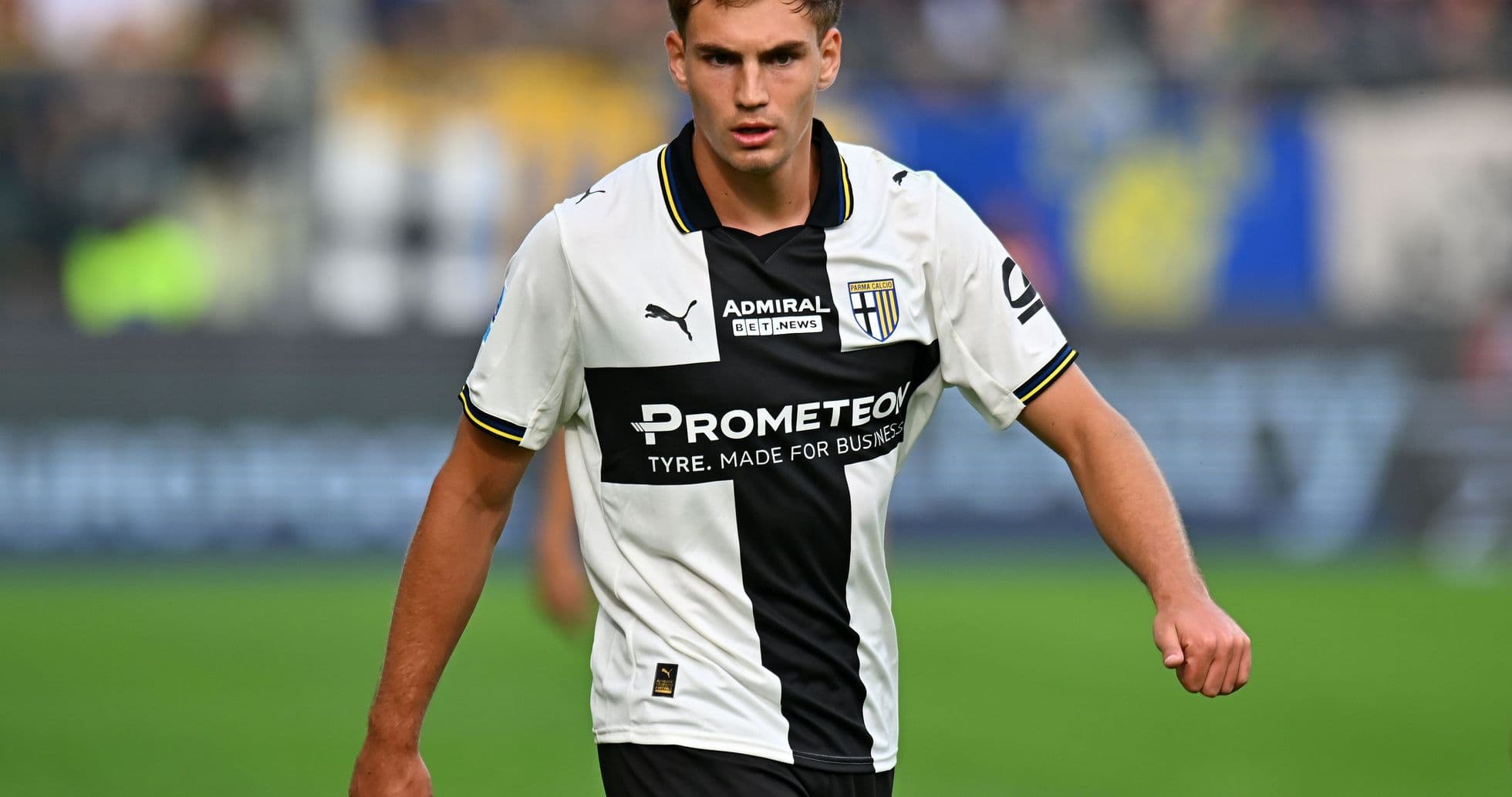 Jugador de Parma en acción durante el partido Jugador de Parma en acción durante el partido