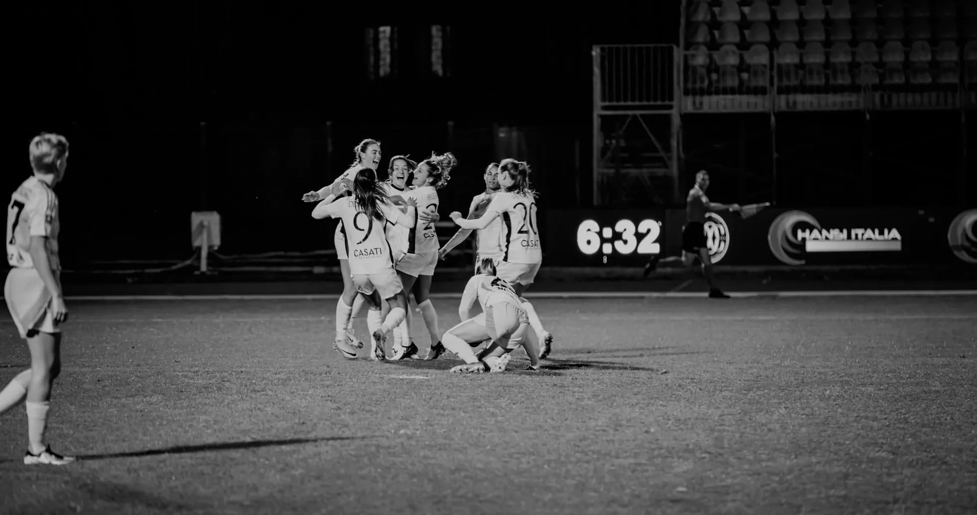 Jugadoras de Inter Milano celebrando un gol Jugadoras de Inter Milano celebrando un gol