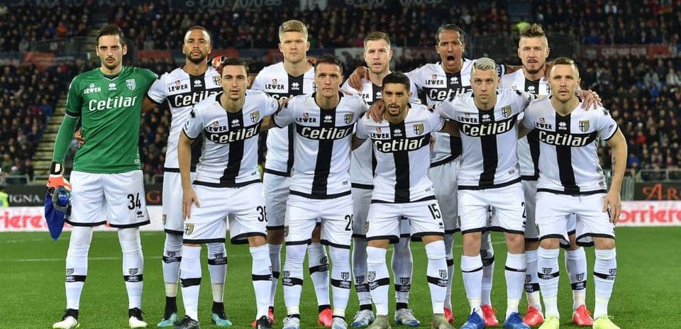 Equipo de Parma posando para la foto Equipo de Parma posando para la foto