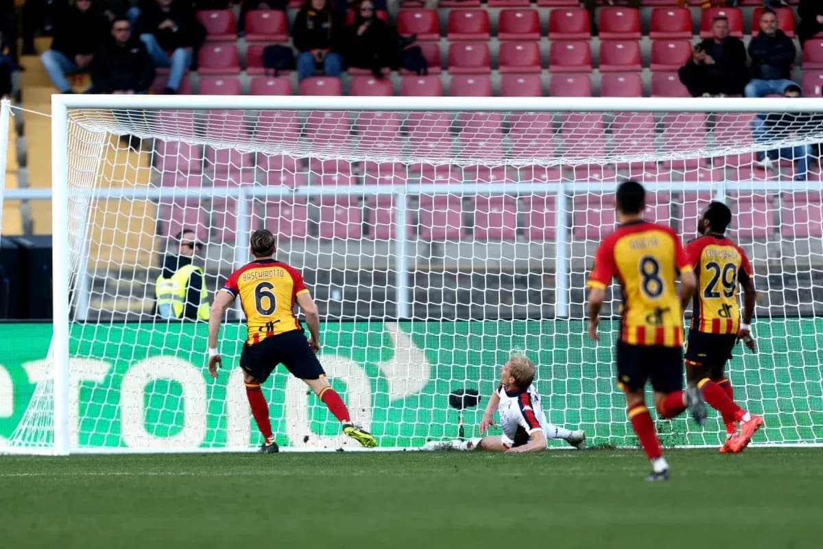 Gol del Lecce durante el partido contra Genoa Gol del Lecce durante el partido contra Genoa