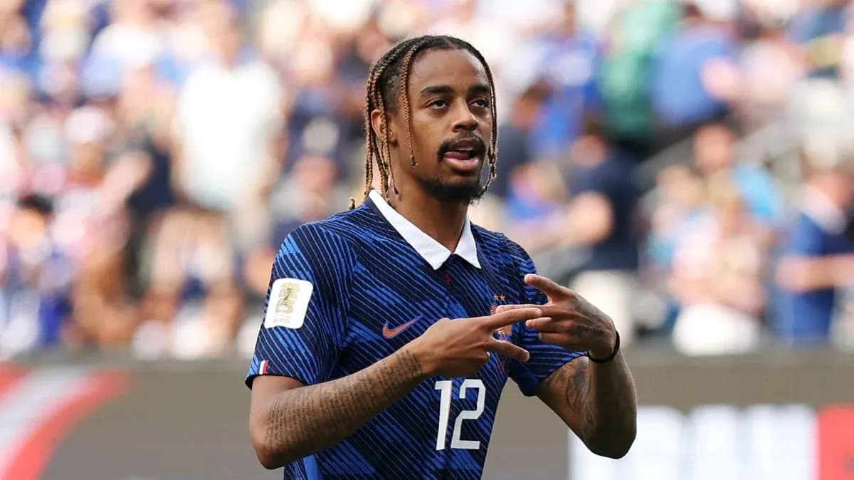 Jugador de Francia mostrando gesto durante el partido Jugador de Francia mostrando gesto durante el partido