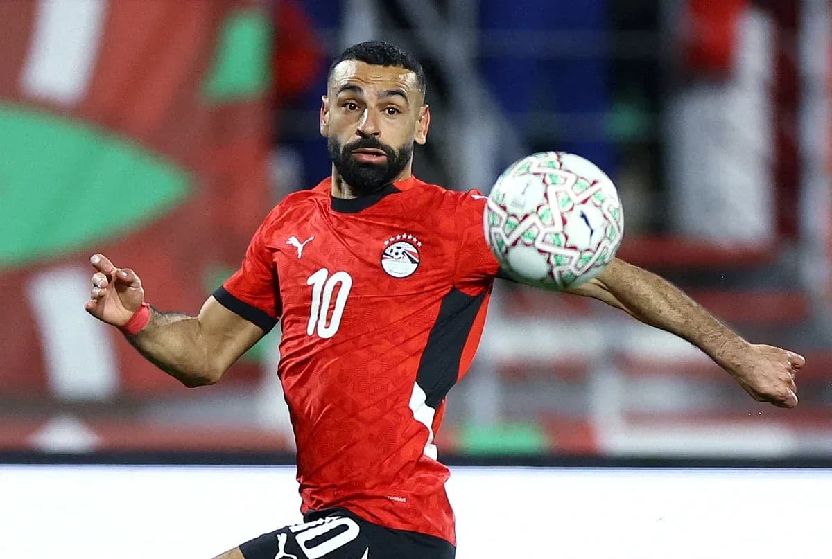 Mohamed Salah jugando con el balón Mohamed Salah jugando con el balón