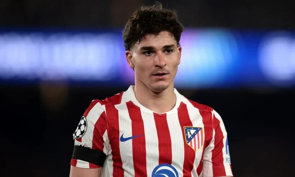 Jugador del Atlético de Madrid en el campo Jugador del Atlético de Madrid en el campo