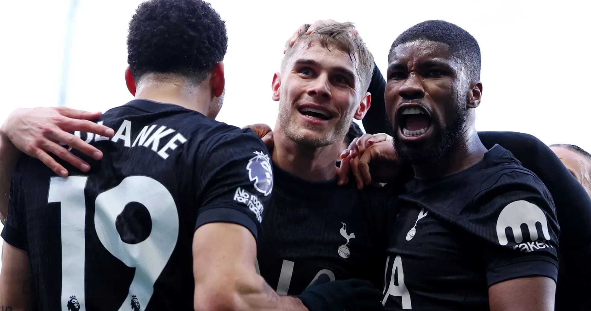 Jugadores de Tottenham celebrando un gol en partido Jugadores de Tottenham celebrando un gol en partido